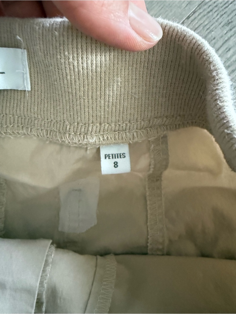 Reitmans Women's Beige Elastic Waist Capri Pant in size 8 Petites - Picture 5 of 11
